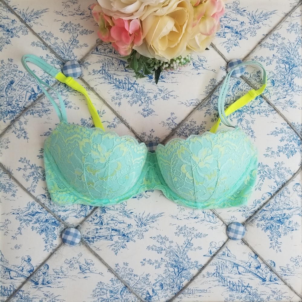 VS PINK Collection Aquamarine Push-up Bra (34D)